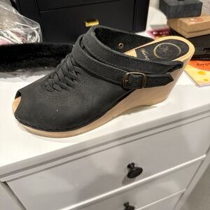 Women's Black Wedge Sandals